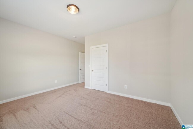 Building Photo - 152 Kings Wy