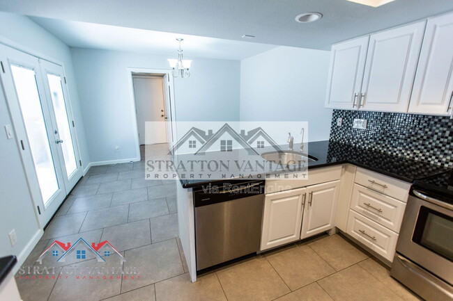 Building Photo - 310 E Bluebell Ln