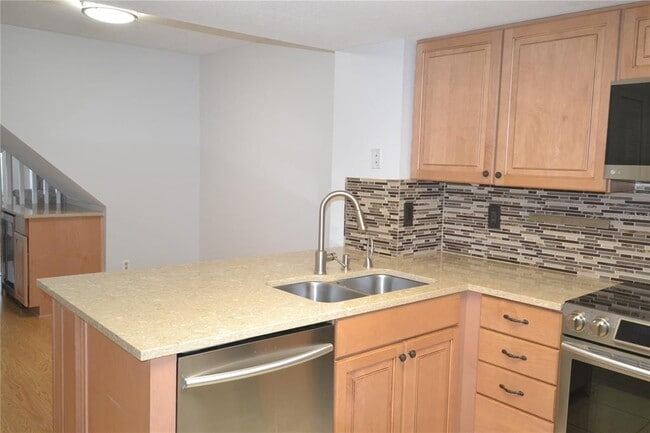 Building Photo - 3379 Fox Hunt Dr