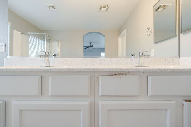 Building Photo - For Lease Beautifully Updated 4-bedroom, 2.5-Bathroom +Den, 1st Floor Office Gem, With a 2-car At...