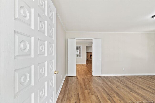 Building Photo - 309 Kenwood Dr