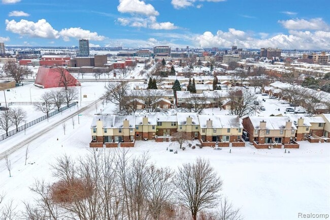 Building Photo - 3170 Woods Cir Dr