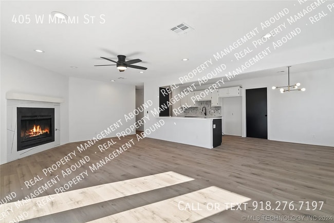 Building Photo - 405 W Miami St