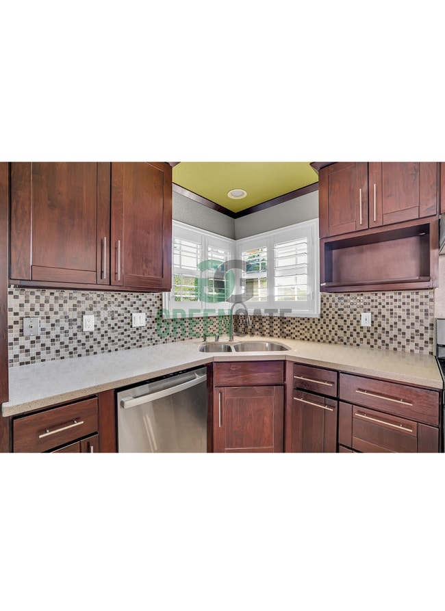 Building Photo - Lovely 3 Bedroom Home in Modesto MUST SEE!