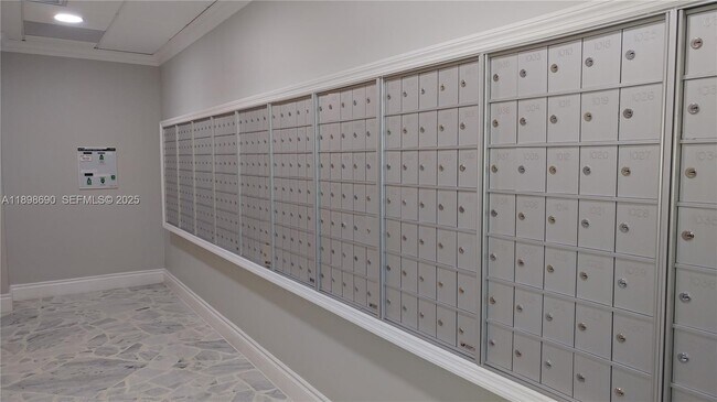 Building Photo - 2501 S Ocean Dr