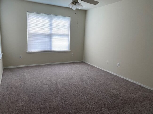 Building Photo - Welcome home to these beautifully Condo in...