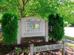 Building Photo - Woodland Hills Two Bed 2 Bath Condo