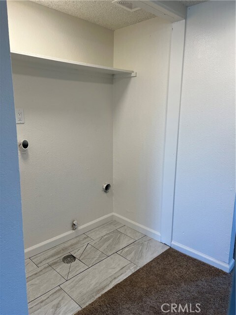 Building Photo - 454 E Ave Q3