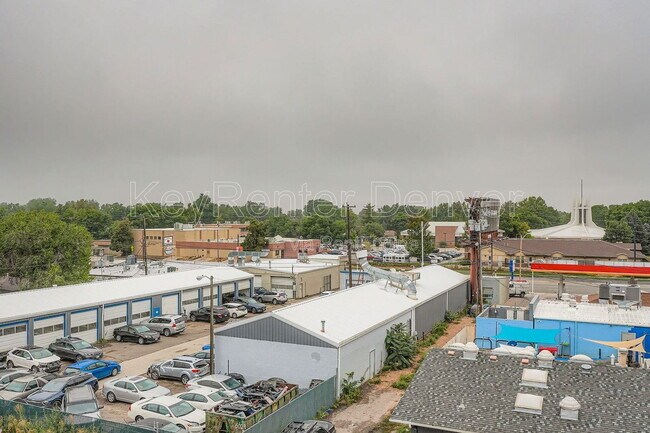 Building Photo - 2208 S Albion St