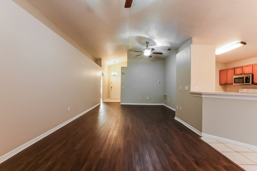 Building Photo - 330 Seville Pointe Ave