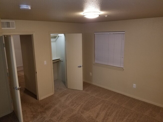 Building Photo - Upgraded West-Flagstaff Condo in the Arbor...