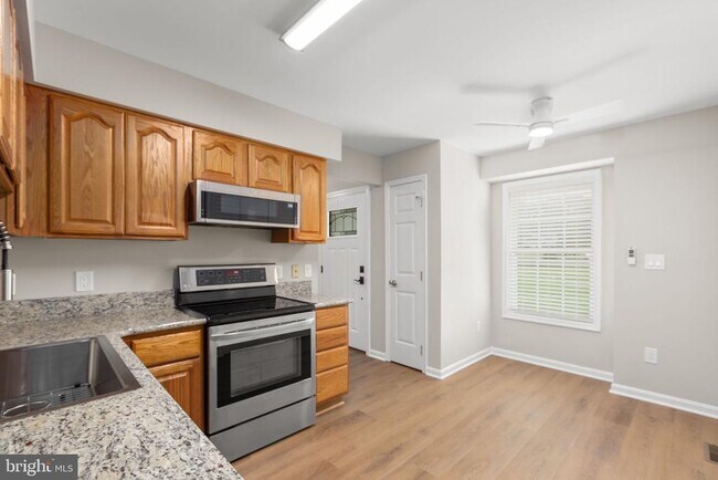 Building Photo - 205 Old Landing Ct