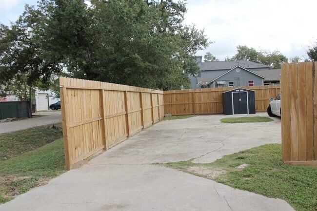 Building Photo - 5310 Randon Rd