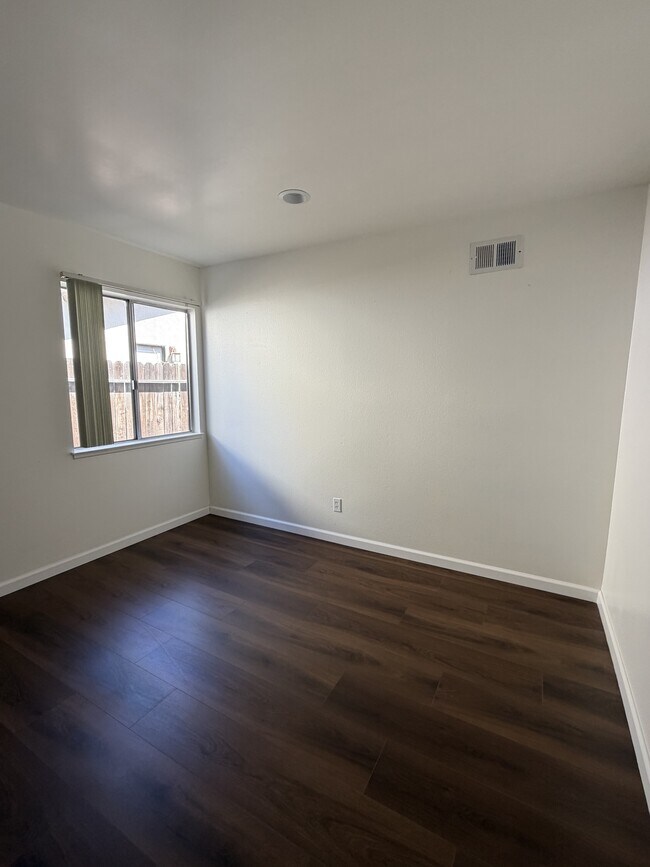 Building Photo - 44215 Hanstead Ave