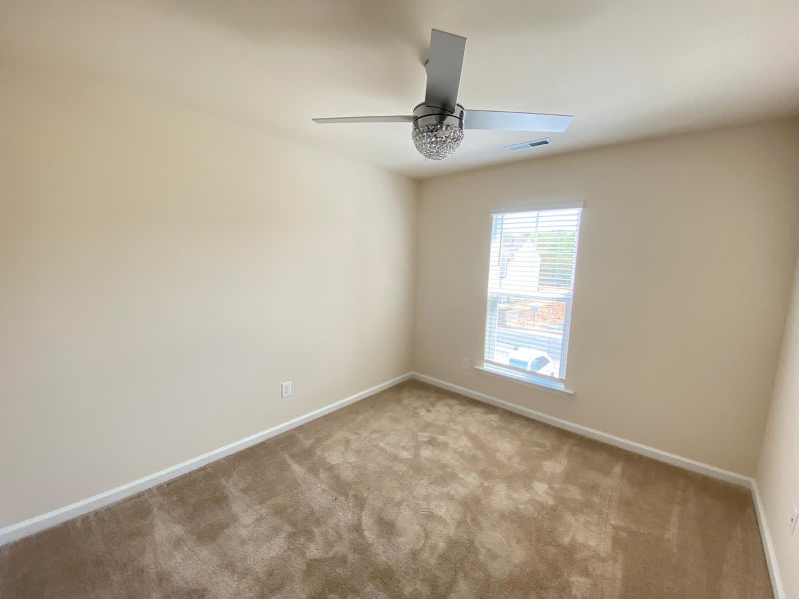 Building Photo - 317 White Oak Ridge Dr