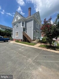 Building Photo - 1122 Caroline St