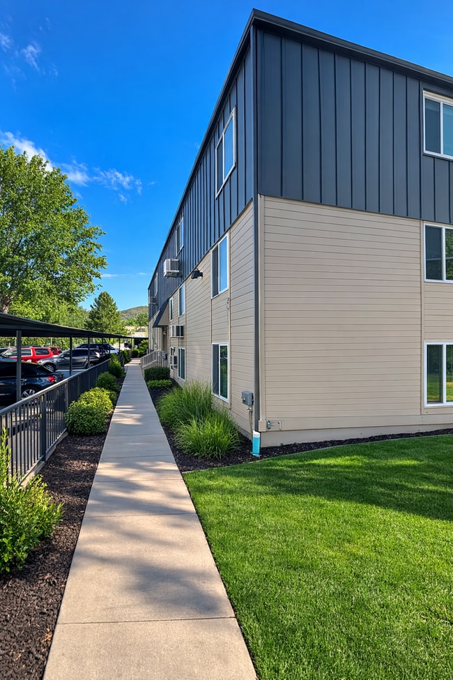 Building Photo - Make Your Move To Prosser!