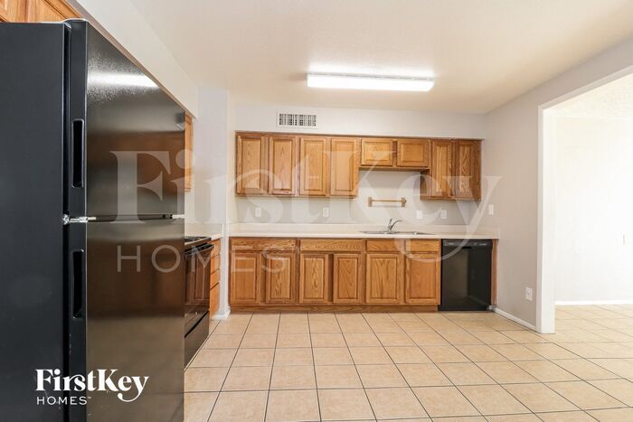 Building Photo - 8761 W Ironwood Dr