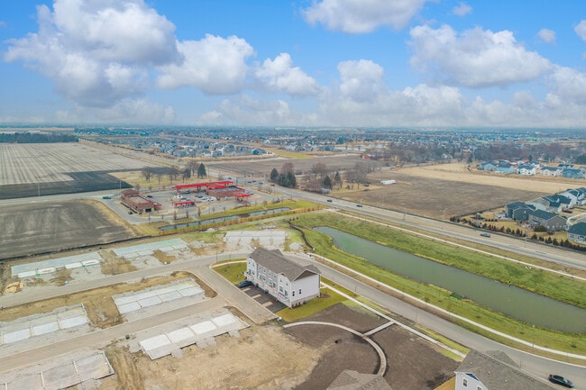 Building Photo - 25631 W Wakefield Dr
