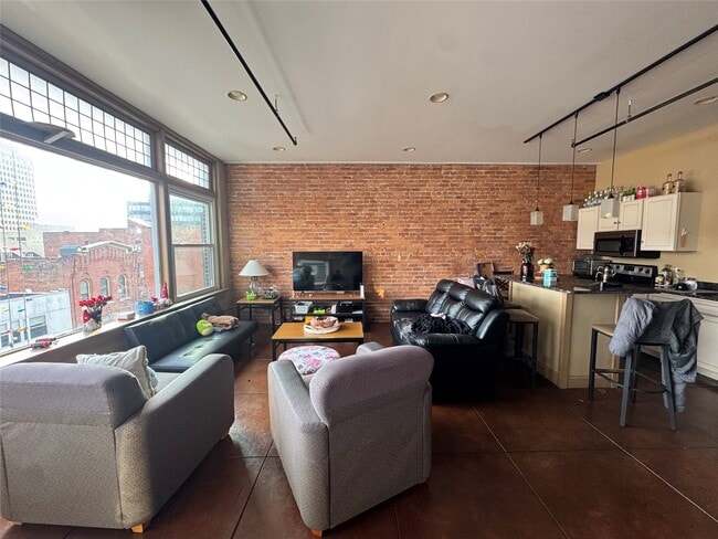 Building Photo - 135 Washington St