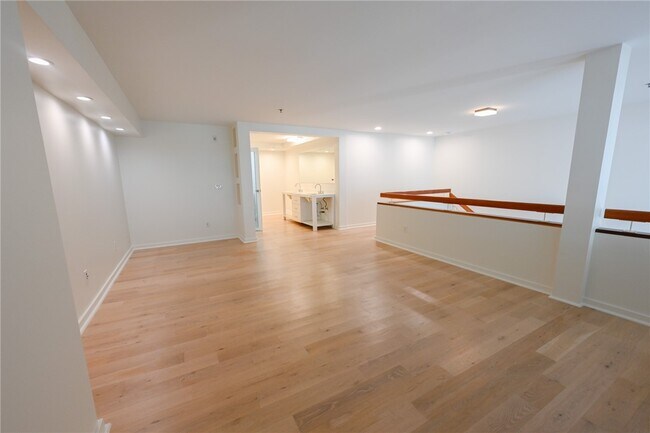 Building Photo - 615 Hampton Dr