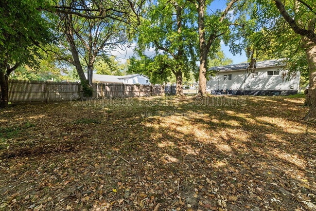 Building Photo - 10465 Lord Dr