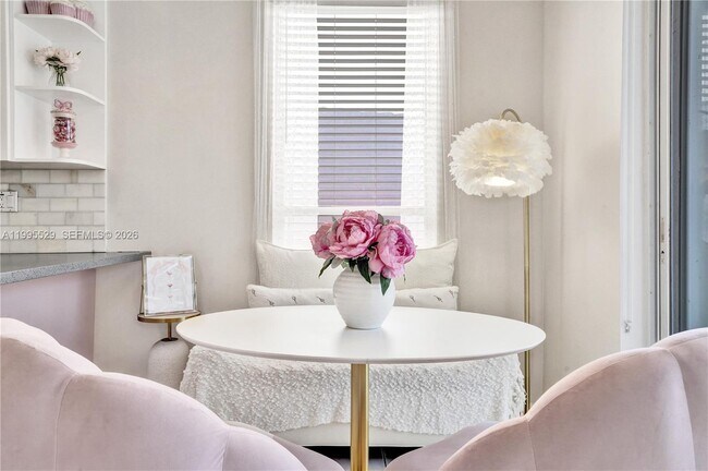 Building Photo - 6928 NW 33rd St