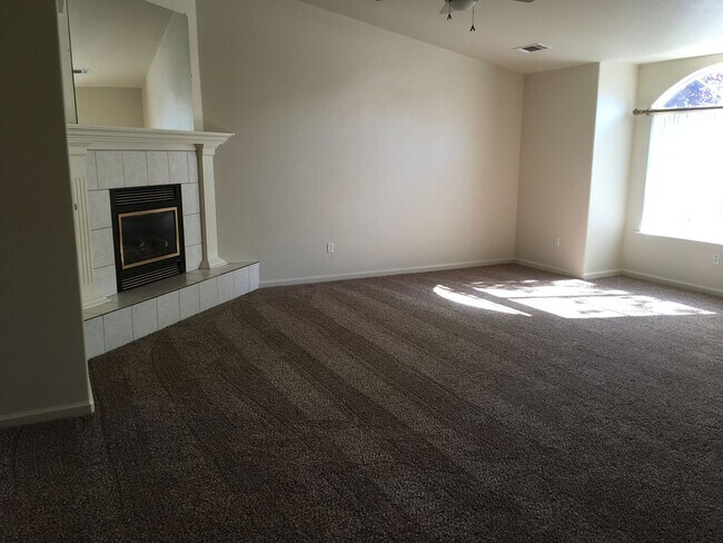 Building Photo - Windsor Estates in Pine Grove!