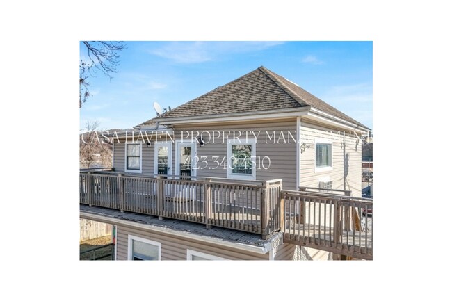 Building Photo - Modern 1 Bed 1 Bath - Pet Friendly!