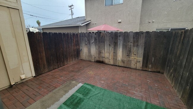 Building Photo - 2500 Lawrence St