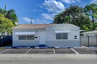 Building Photo - 1140 NE 15th Ave