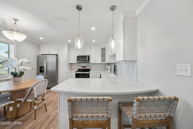 Building Photo - 121 Lakeside Cir