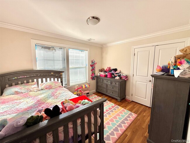 Building Photo - 30 Sintsink Dr E