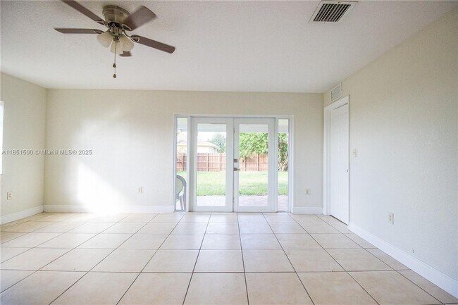 Building Photo - 15650 NW 39th Ct