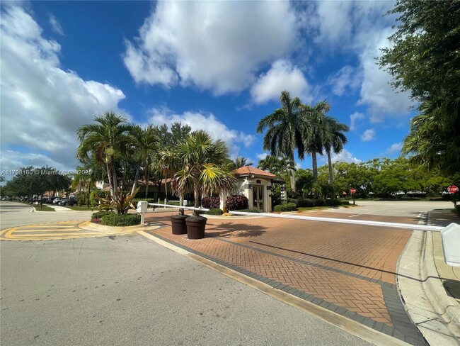 Building Photo - 855 San Remo Dr
