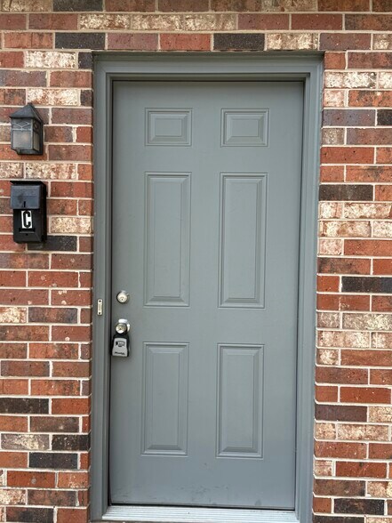 Entrance - 1071 Oakland Ave SE