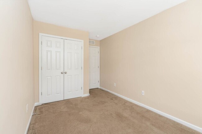 Building Photo - Beautiful 3 bedroom 2 Bath Town Home in Wi...