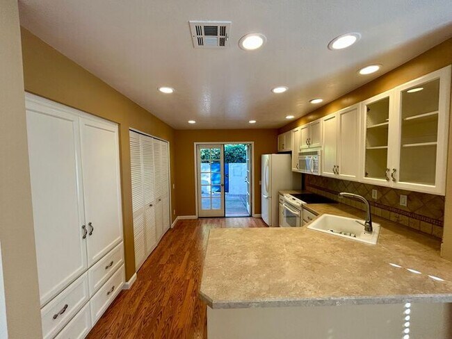 Building Photo - San Roque 3 Bedroom Townhouse - Available Late January