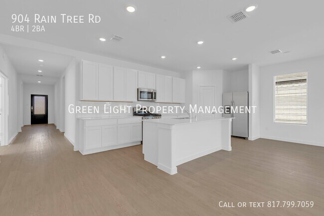 Building Photo - 904 Raintree Rd