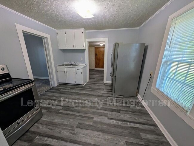 Building Photo - 712 S Kirkman St