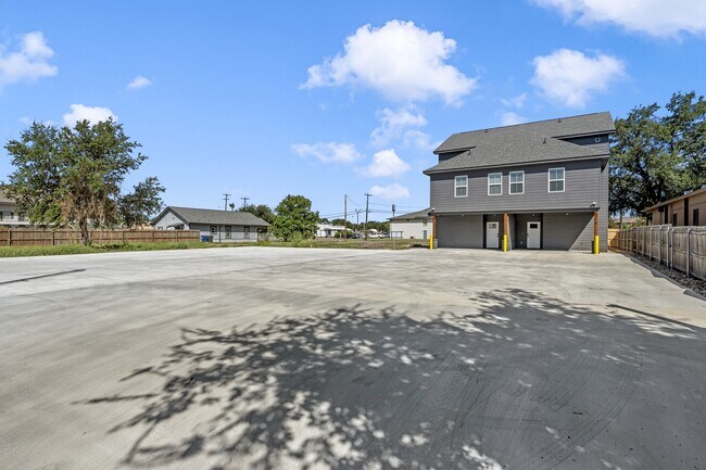 Building Photo - 1416 Speight Ave
