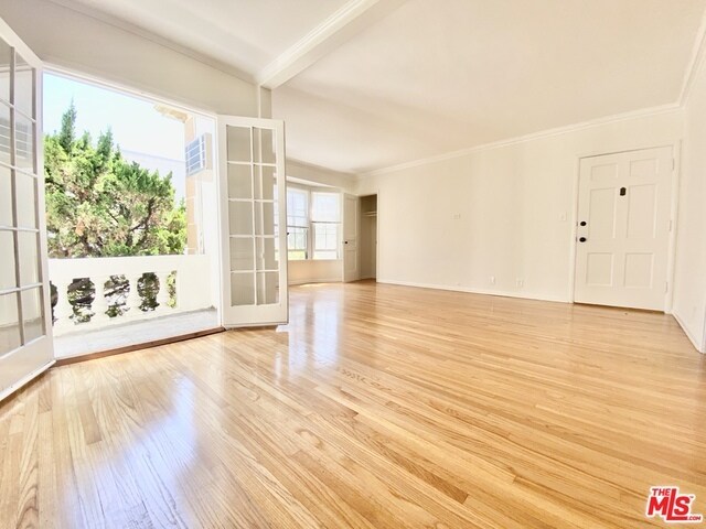 Building Photo - 2254 N Beachwood Dr