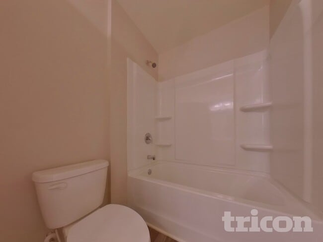 Building Photo - 250 Cottontail Ln