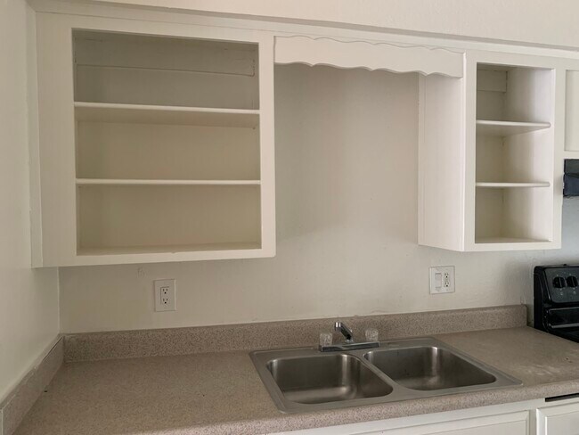 Building Photo - 514 N Locust St