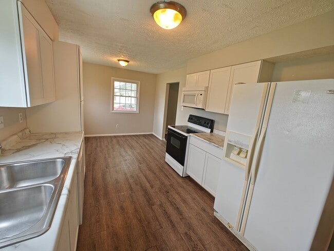 Building Photo - 1442 Coachlite Dr