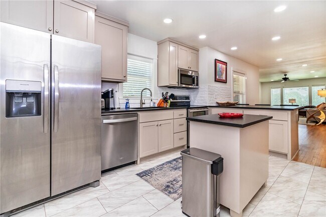 Building Photo - 394 Fletcher Ave