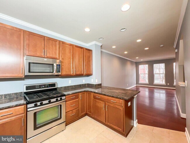 Building Photo - 5722 45th Ave