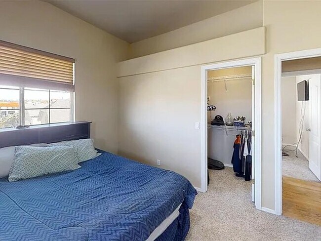 Building Photo - 8021 Lodi Ln