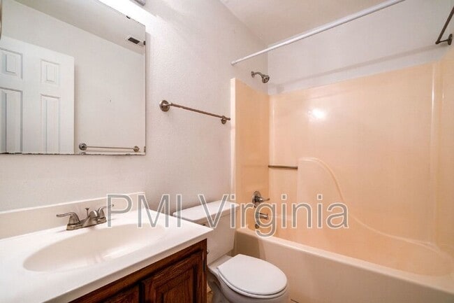 Building Photo - 812 Tuition Ct
