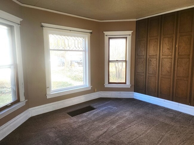 Building Photo - 17 S McHenry Ave